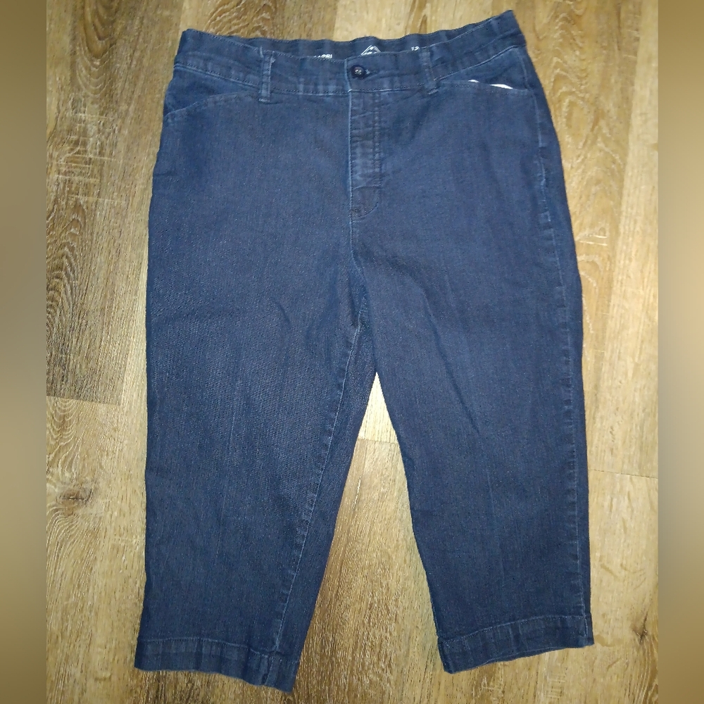 St. John's Bay Women's Blue Capri Leg Dark Wash